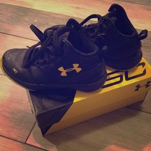 Black and yellow Curry’s 2!